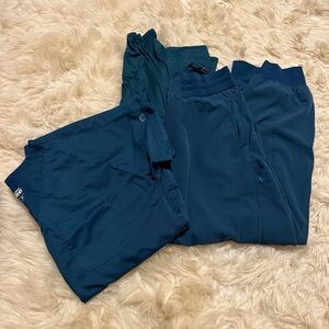 WonderWink Pro Women’s Medium/Petite Scrub Set in Caribbean, with Base Layer